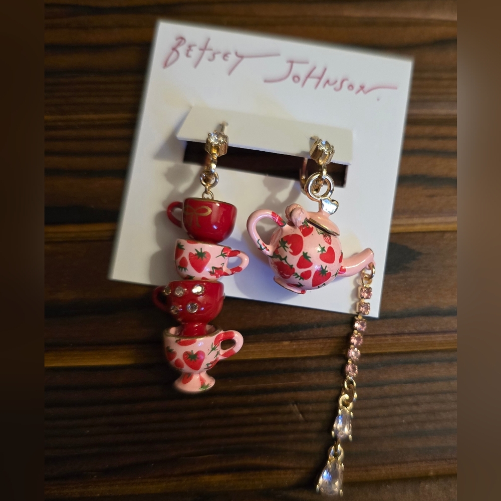 Betsey Johnson Mismatched Teapot and tea cup dangle earrings! - Picture 13 of 15
